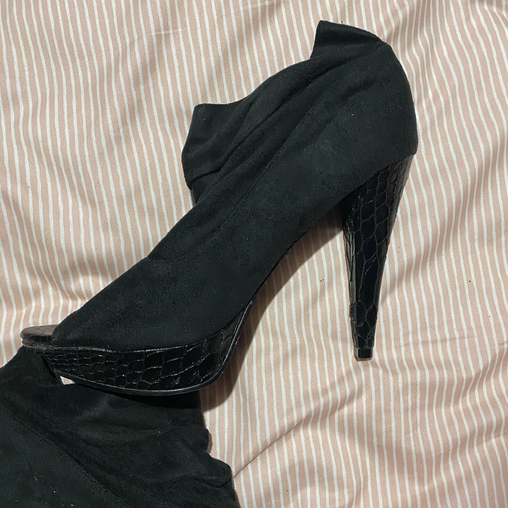 Peep toe sandals